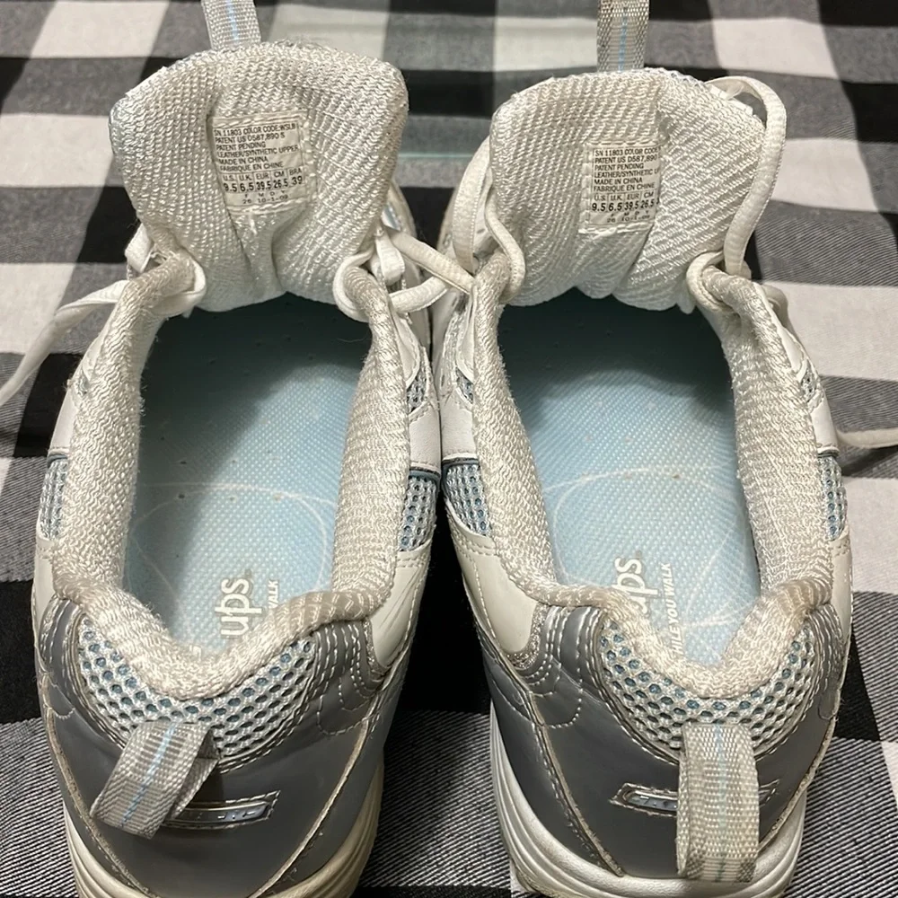 SKECHERS Shape Ups Walking Toning Sneaker Shoes 11803 Blue/White/Silver Size 9.5